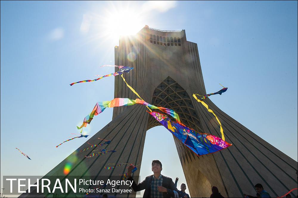 همایش زنگ تحرک و جشنواره بادبادک ها در میدان آزادی 1