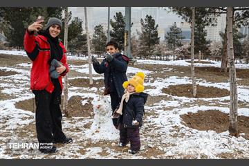 روز برفی در آبشار تهران 4