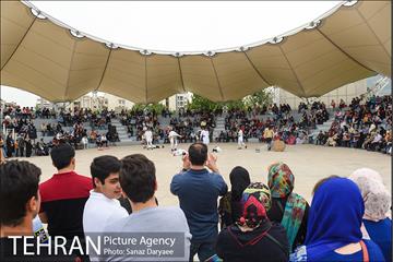 جشنواره بادبادک ها در بوستان آب و آتش 15