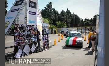 رقـابت یکصد خودرو در رالی تهران  17