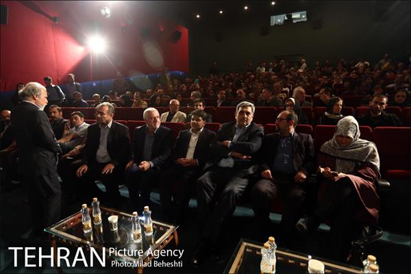 افتتاحیه مستند زمستان است 1