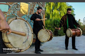 کاروان سنج و دمام زنی با حضور خادمین حرم مطهر رضوی