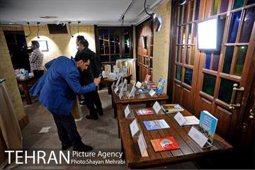 تقدیر از همکاران نویسنده و رونمایى از دوهفته نامه همگامان 37