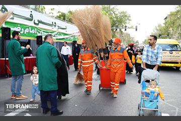 خدمت‌رسانی مواکب منطقه11 به نمازگزاران عید سعید فطر 25