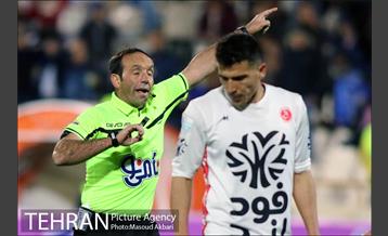 دیدار استقلال و پدیده در لیگ برتر فوتبال
