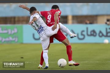 دیدار تیم های فوتبال پرسپولیس و آلومینیوم اراک 10