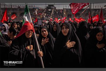 مراسم اقامه نماز بر پیکر آقای شهید ایران 17