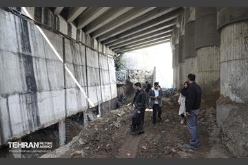 بازدید دانشجویان از پروژه مقاوم‌سازی پل تقاطع بزرگراه همت و رودخانه کن 51