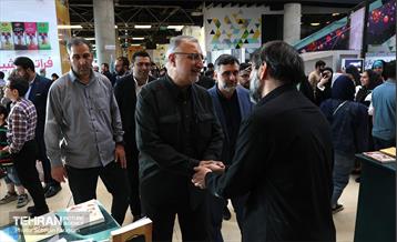 بازدید شهردار تهران از رویداد "اردی‌بهشت کتاب" 40