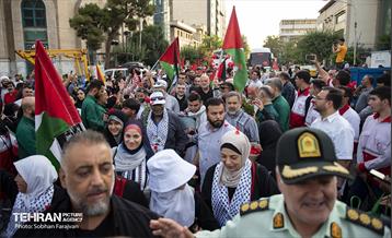استقبال از خانواده شهدای غزه در میدان فلسطین تهران 31