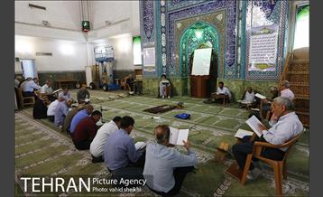 تلاوت قرآن و افطاری ساده مساجد در ماه مبارک رمضان 1