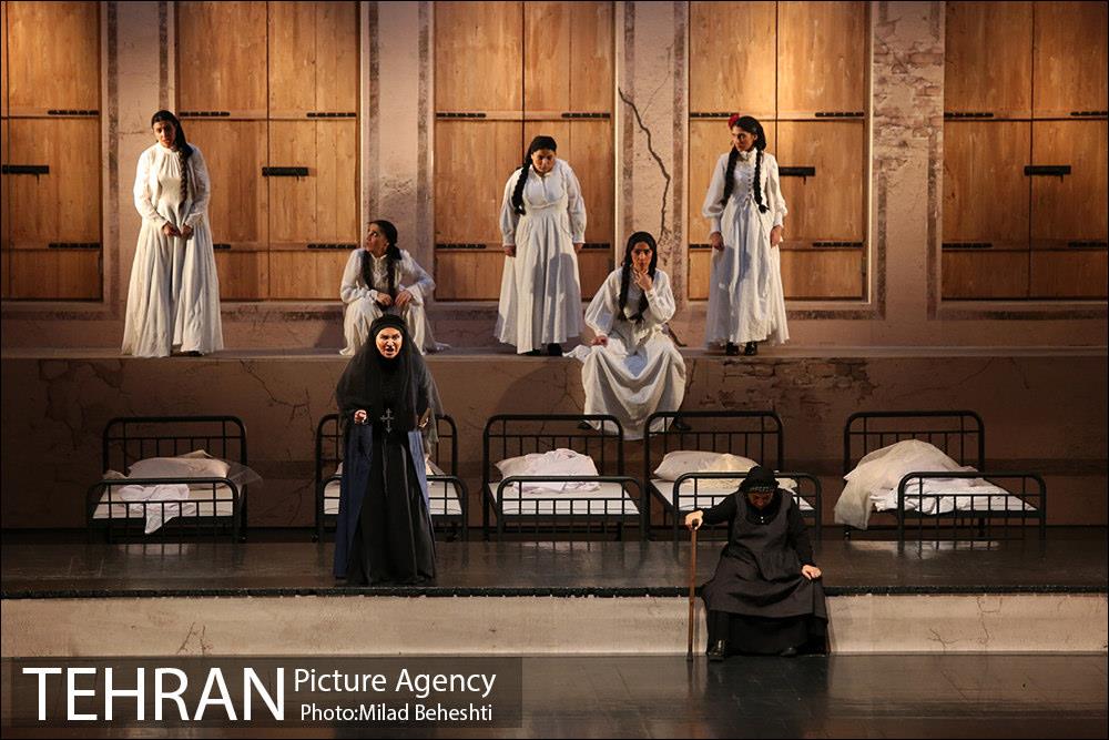 نمایش خانه برنارد آلبا 15