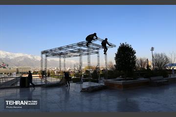 آماده سازی برج میلاد برای عید نوروز 2
