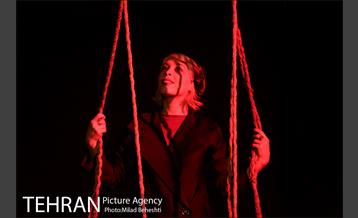 نمایش هنگامه ای که هملت به دست جادوگران مکبث کشته شد‎ 21