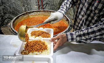 زائران مراسم وداع با آقای شهید ایران در زائرشهرهای منطقه ۱۳ 24