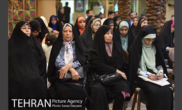 سی‌و‌هفتمین شب شاعر‎ 3