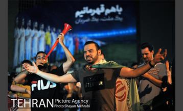 شادی خیابانی مردم بعد از پیروزی تیم ملی ایران 30