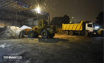 عملیات برف‌روبی در پایتخت 1