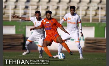 دیدار سایپا و بادران تهران در جام حذفی 13