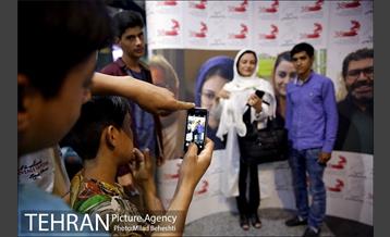 مراسم اهدای جایزه بهترین بازیگر مرد جشنواره مسکو به فرهاد اصلانی‎ 3