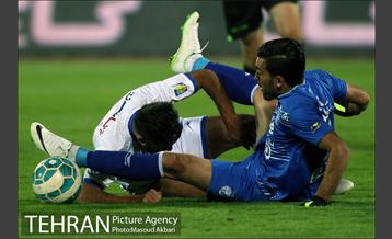 دیدار استقلال و گسترش فولاد در لیگ برتر فوتبال 17