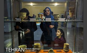 گشت و گذاری در موزه‌های ملی، آبگینه و نقاشی 26