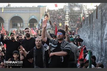 اقامه نماز بر پیکر آقای شهید ایران - 1 82