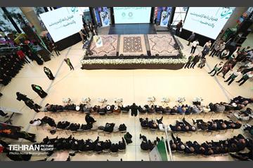 اهتزاز پرچم سبز رضوی بر فراز برج پرچم ایران 27