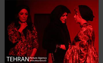 نمایش روز عقیم‎ 25