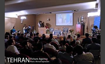 اهدای مدال های دانشجویان نخبه به مقام معظم رهبری 10