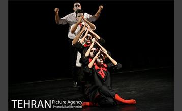 نمایش ماجرای عجیب سگی در شب‎ 10