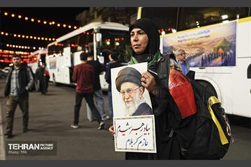 آیین بدرقه زائر اولی‌ها به‌ سوی عتبات عالیات در میدان انقلاب 36