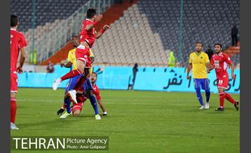 دیدار تیم‌های فوتبال پرسپولیس - صنعت نفت آبادان 1