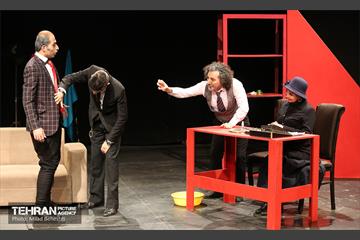 نمایش دروغ رستاخیز‎‎ 4