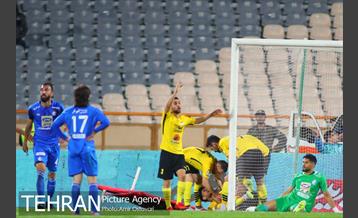 دیدار تیم های استقلال تهران و سپاهان اصفهان 19