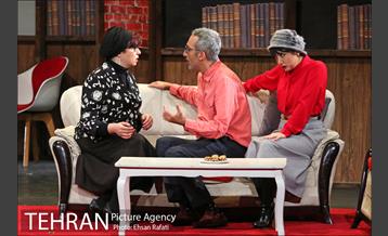 نمایش یک ساعت آرامش در تماشاخانه ایرانشهر 22