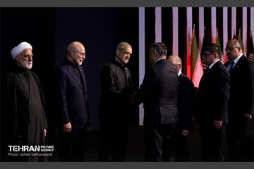 مراسم ادای احترام مقامات و هیئت‌های رسمی کشورهای مختلف به پیکر آقای شهید ایران 22