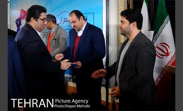 تقدیر از همکاران نویسنده و رونمایى از دوهفته نامه همگامان 27