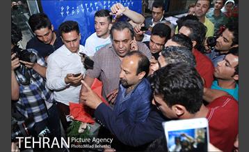 استقبال از عوامل فیلم فروشنده در فرودگاه امام خمینی تهران‎ 4