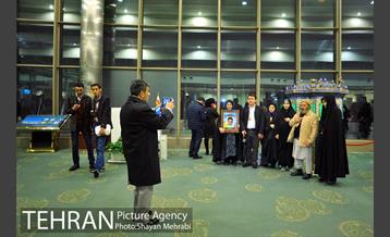 بانگ "الله اکبر" از فراز برج میلاد 25