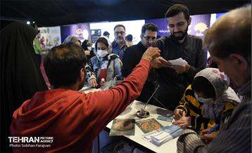 فیلم نمایش ۴۱۰ در برج میلاد 5