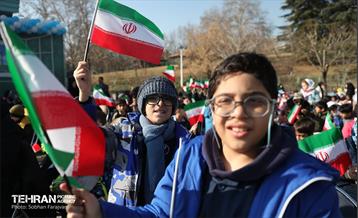 پنجره‌ای رو به آسمان آبی در منطقه 3 25