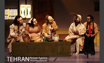 نمایش خوشبختی های کوچک سوسک شدن‎ 9