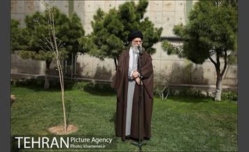 کاشت نهال توسط رهبر معظم انقلاب اسلامی 11