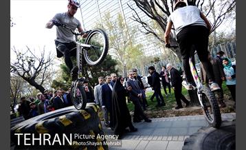 بازدید نماینده مجلس و استاندار تهران از نورزگاه بلوار کشاورز 5