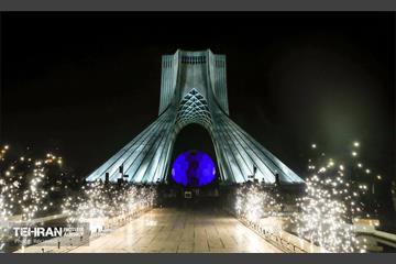 نورافشانی میدان آزادی در حمایت از تیم ملی 1