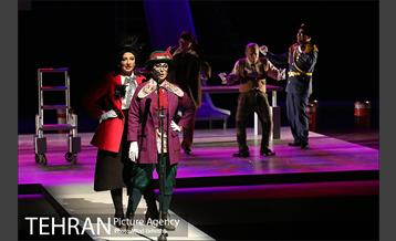 نمایش گرگاس ها یا روزبخیر آقای وزیر‎ 24