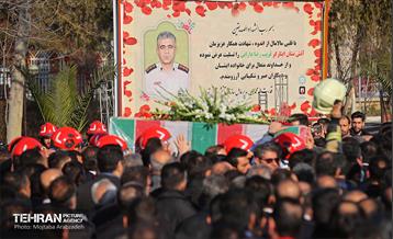 تشییع پیکر شهید آتش‌نشان «قریب رضا دارابی» -1 24