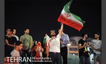 شادی خیابانی مردم بعد از پیروزی تیم ملی ایران 19