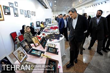 بازدید شهردار تهران از نمایشگاه دستاوردهاى هنرى زنان هنرمند داراى معلولیت 18